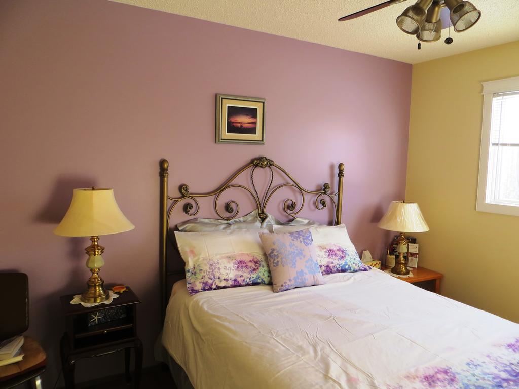 Wild Rose Bed & Breakfast Саскатун Екстер'єр фото