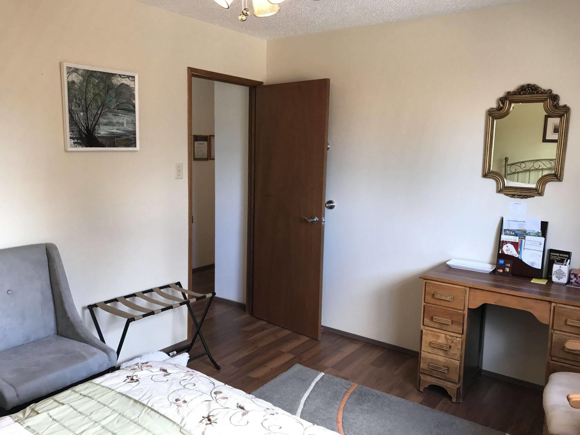 Wild Rose Bed & Breakfast Саскатун Екстер'єр фото