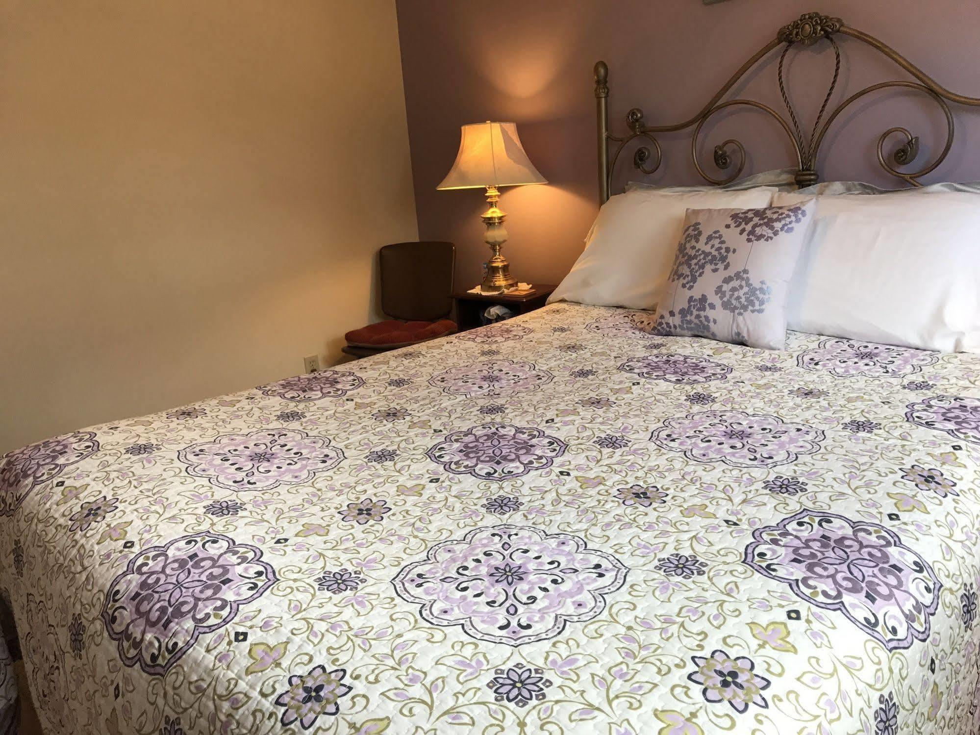 Wild Rose Bed & Breakfast Саскатун Екстер'єр фото